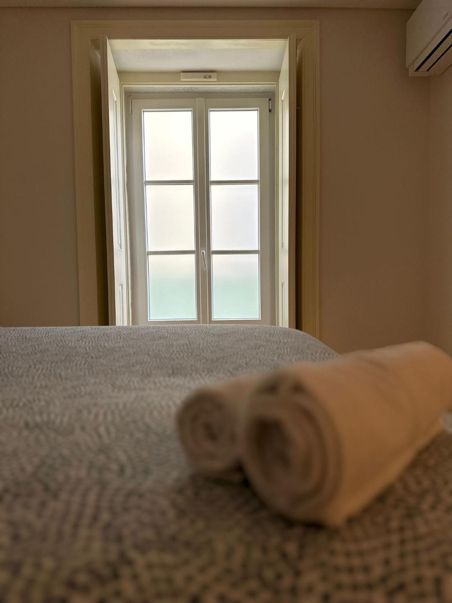 Central Bedroom In Shared House In Chiado - Historic Center Of Lissabon Exterior foto